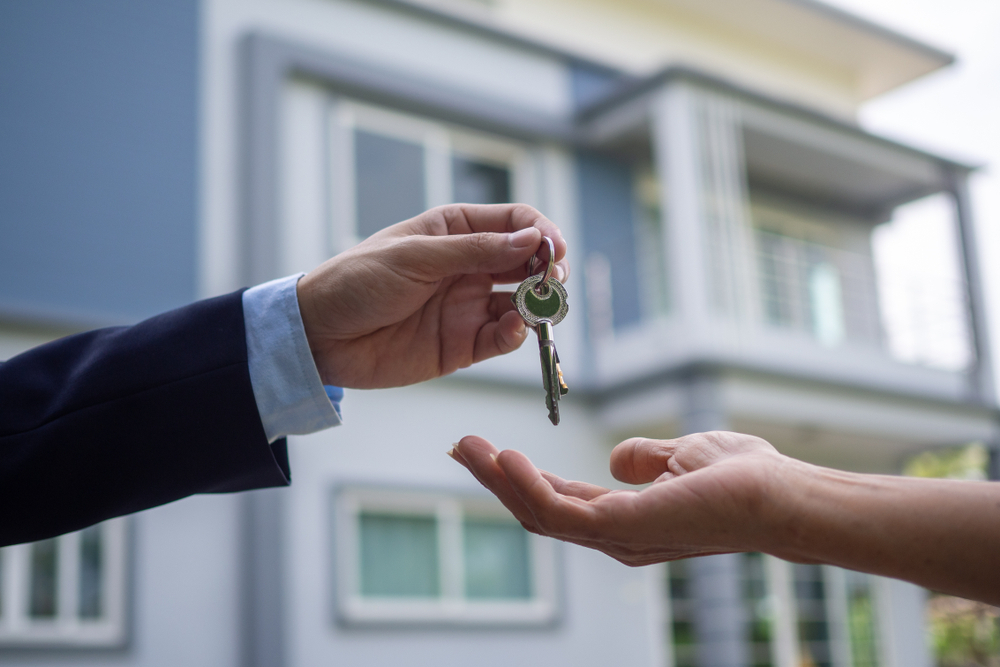 Home buyers are taking home keys from sellers. Sell your house, rent house and buy ideas.